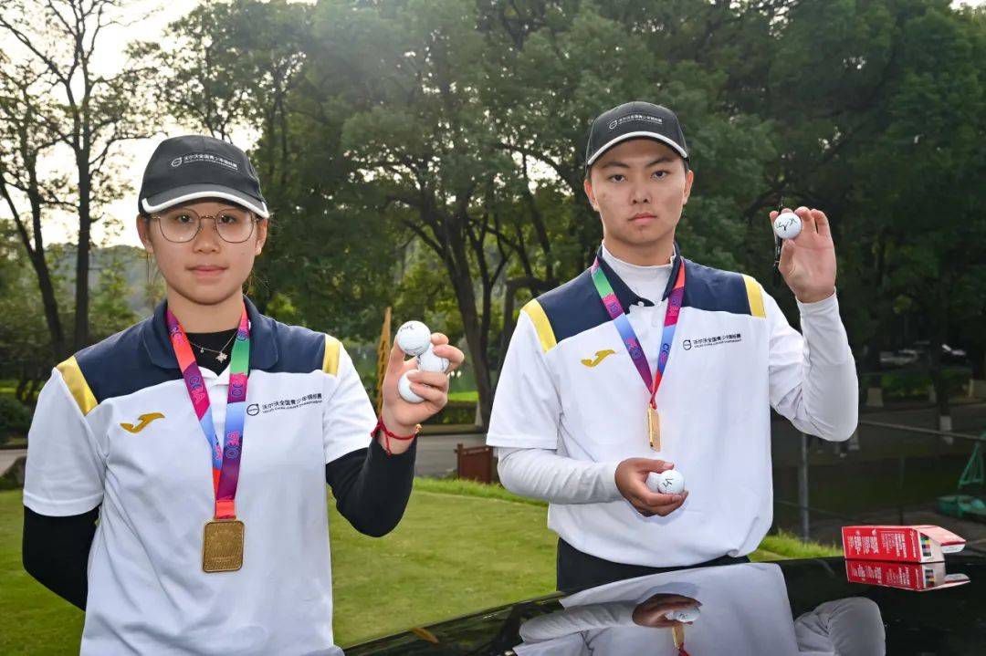 此前2016年的《美人鱼》最终票房为33.9亿，目前位居内地票房第四名，前三名分别为《战狼2》，《红海行动》和《唐人街探案》